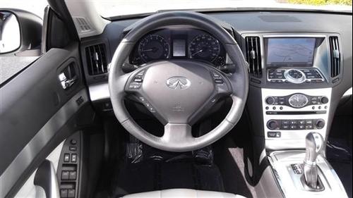 Infiniti G37 2010 photo 2