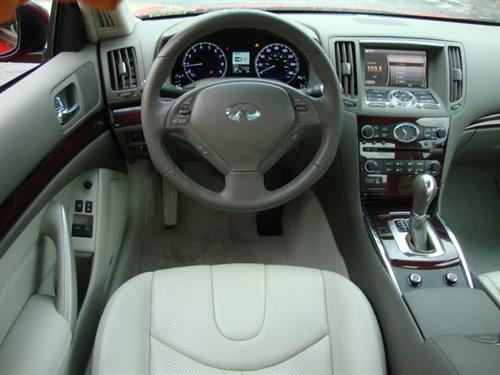 Infiniti G37 2010 photo 2