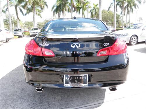 Infiniti G37 2010 photo 2