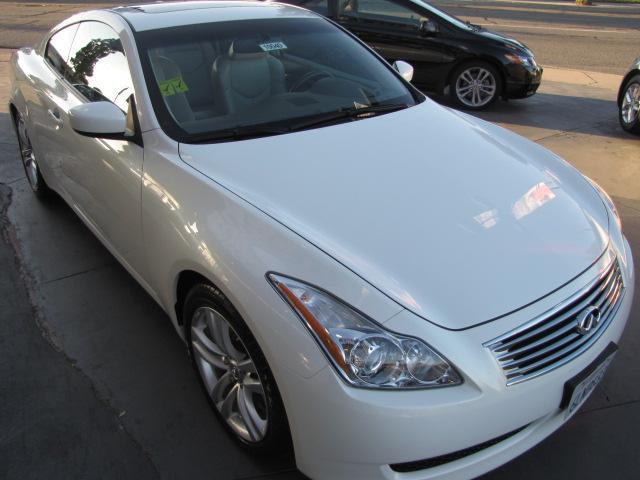 Infiniti G37 2010 photo 1