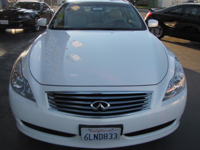 Infiniti G37 2010 photo 2