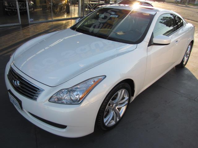 Infiniti G37 2010 photo 3