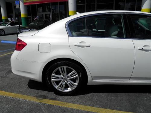 Infiniti G37 2010 photo 1