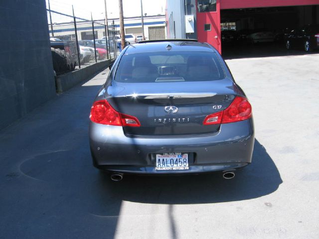 Infiniti G37 2010 photo 3