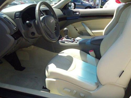 Infiniti G37 2010 photo 2