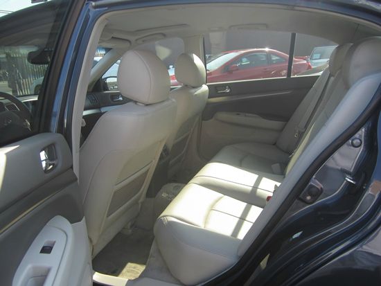 Infiniti G37 2010 photo 18