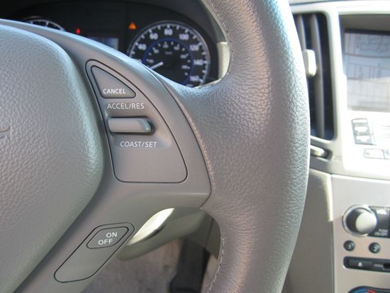 Infiniti G37 2010 photo 2