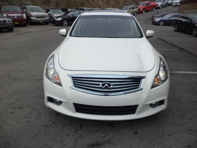 Infiniti G37 2010 photo 2