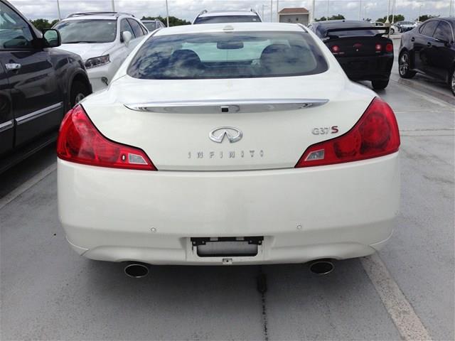 Infiniti G37 2010 photo 1