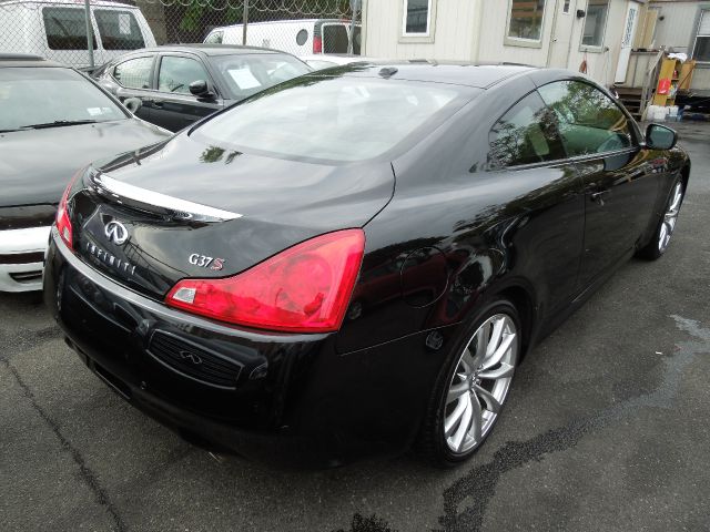 Infiniti G37 2010 photo 3