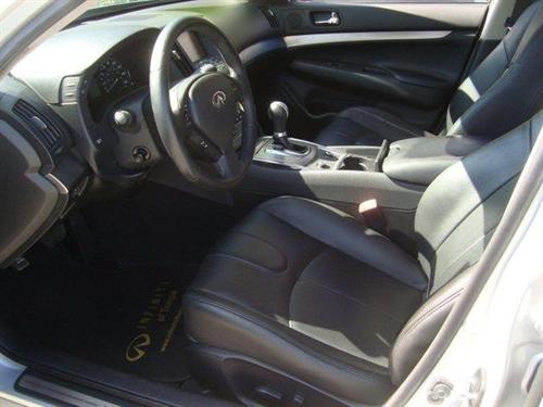 Infiniti G37 2010 photo 2