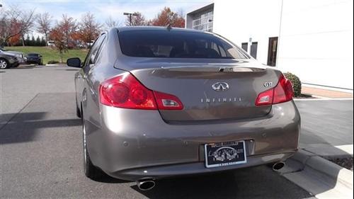 Infiniti G37 2010 photo 3