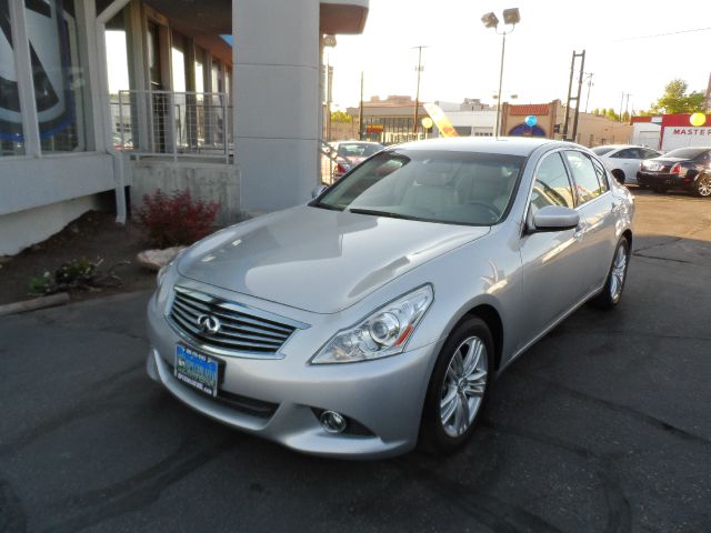 Infiniti G37 2010 photo 1