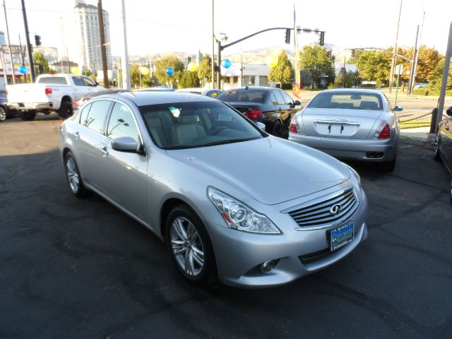 Infiniti G37 2010 photo 3