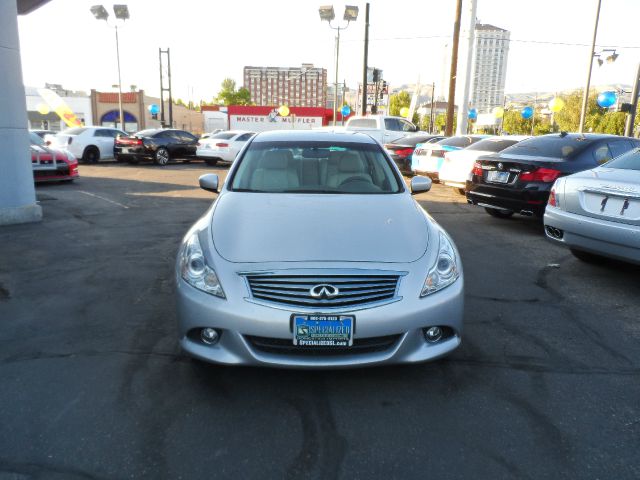 Infiniti G37 2010 photo 4