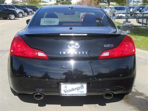 Infiniti G37 2010 photo 2