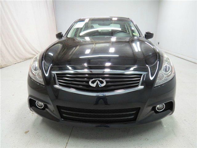 Infiniti G37 2010 photo 2