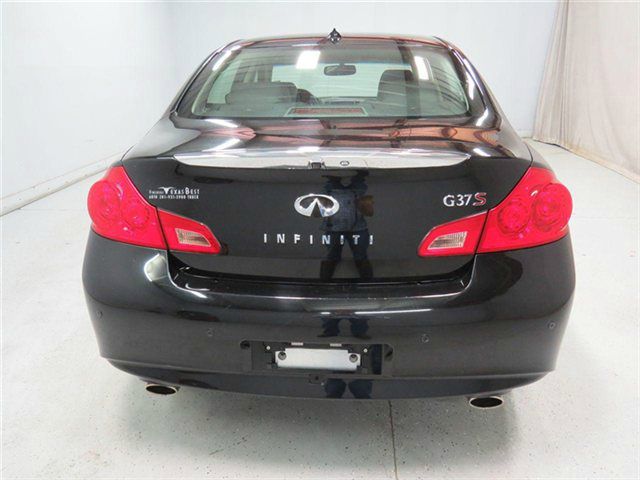 Infiniti G37 2010 photo 4