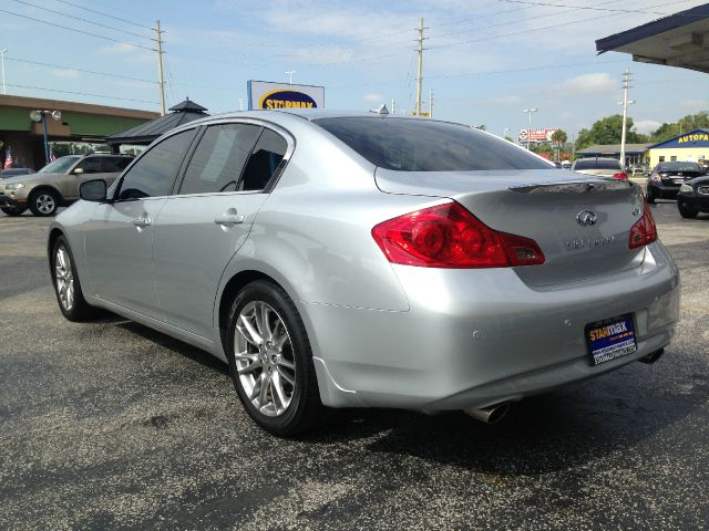 Infiniti G37 2010 photo 1