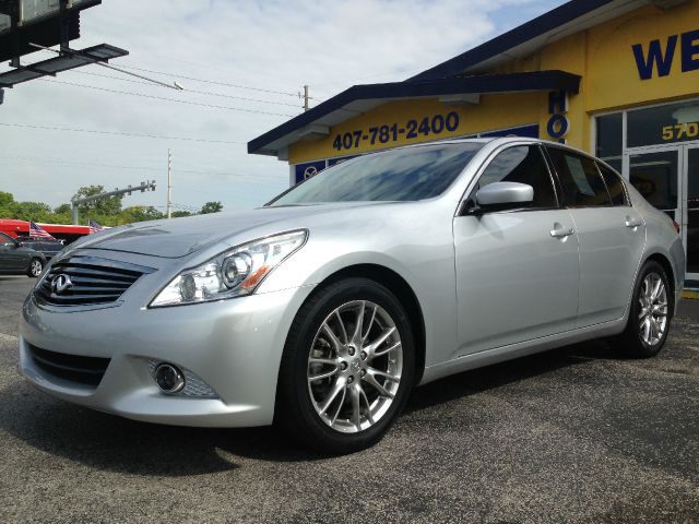 Infiniti G37 2010 photo 2