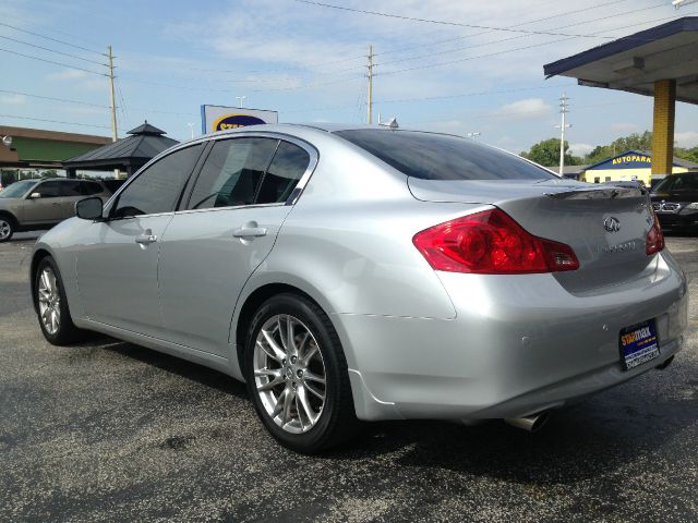 Infiniti G37 2010 photo 4