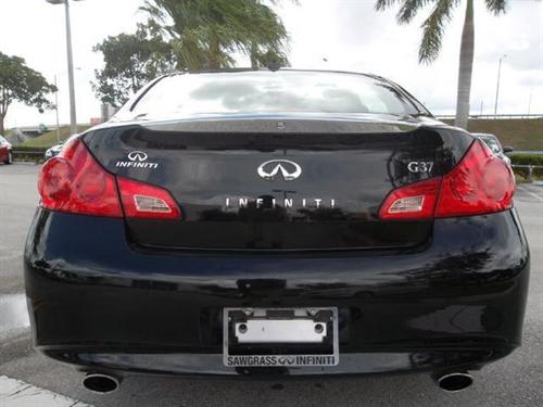 Infiniti G37 2010 photo 1