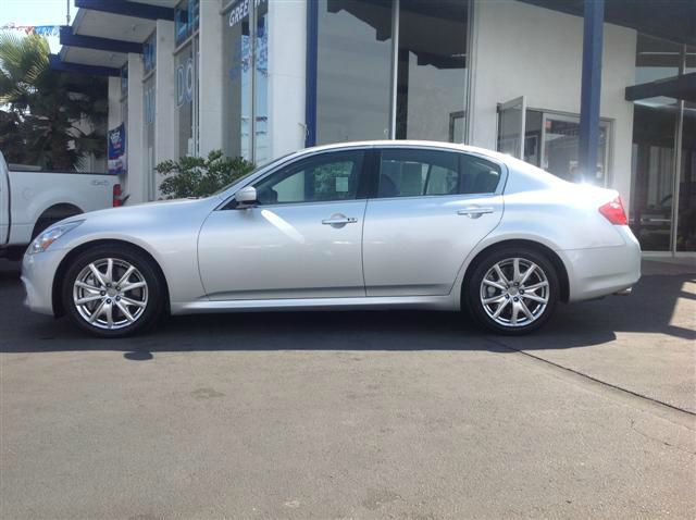 Infiniti G37 2010 photo 1