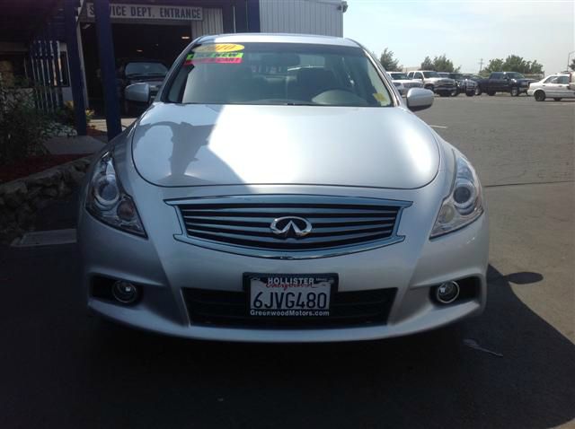 Infiniti G37 2010 photo 2