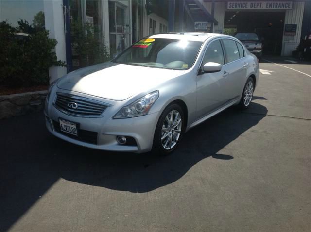 Infiniti G37 2010 photo 4