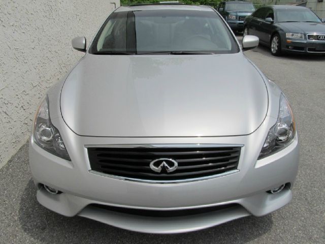 Infiniti G37 2011 photo 2