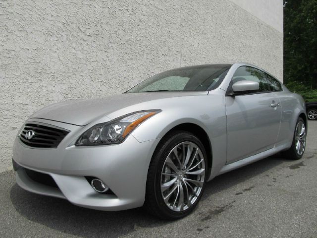 Infiniti G37 2011 photo 2