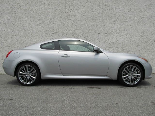 Infiniti G37 2011 photo 4