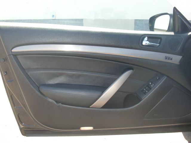 Infiniti G37 2011 photo 1