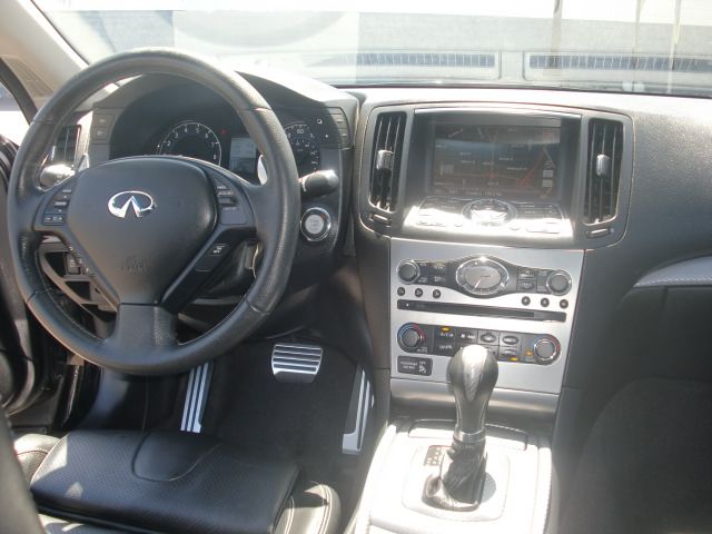 Infiniti G37 2011 photo 8