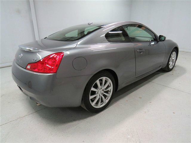 Infiniti G37 2011 photo 2