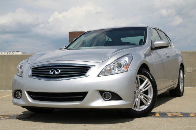 Infiniti G37 2011 photo 2