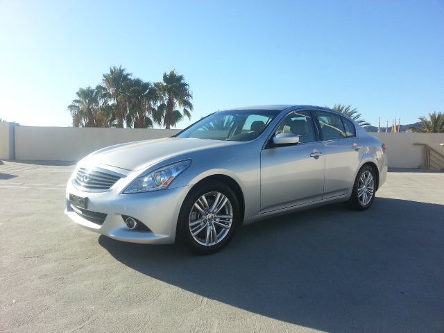 Infiniti G37 2013 photo 2