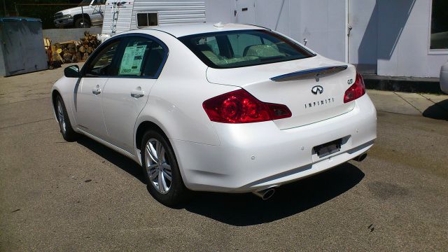 Infiniti G37 2013 photo 4