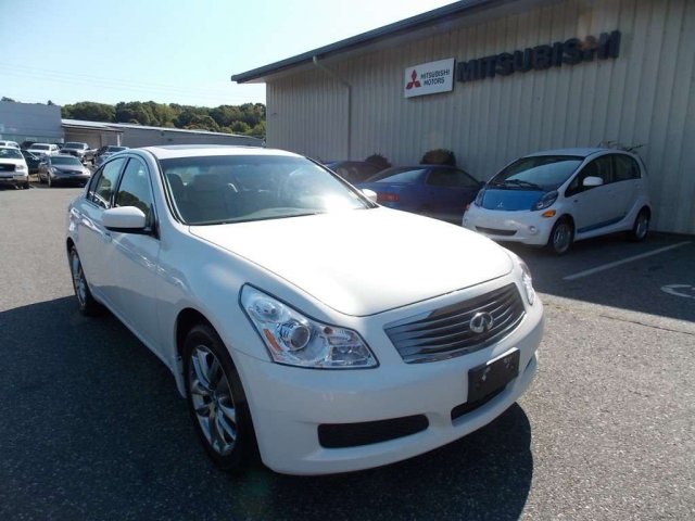 Infiniti G37x Base Unspecified