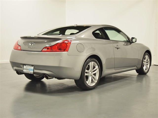 Infiniti G37x 2009 photo 2