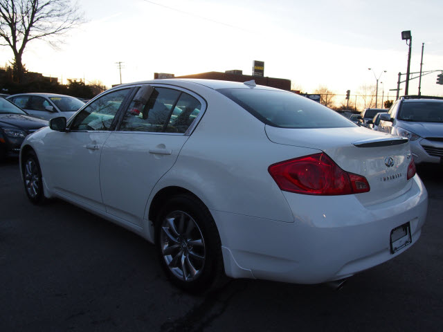 Infiniti G37x 2009 photo 2