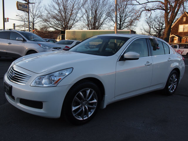 Infiniti G37x 2009 photo 3