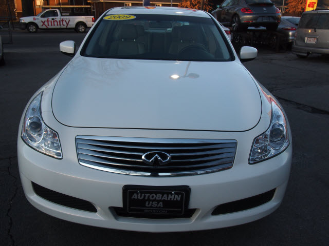 Infiniti G37x 2009 photo 4