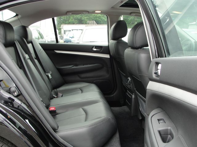 Infiniti G37x 2009 photo 2