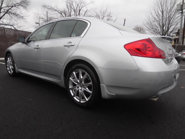 Infiniti G37x 2009 photo 2