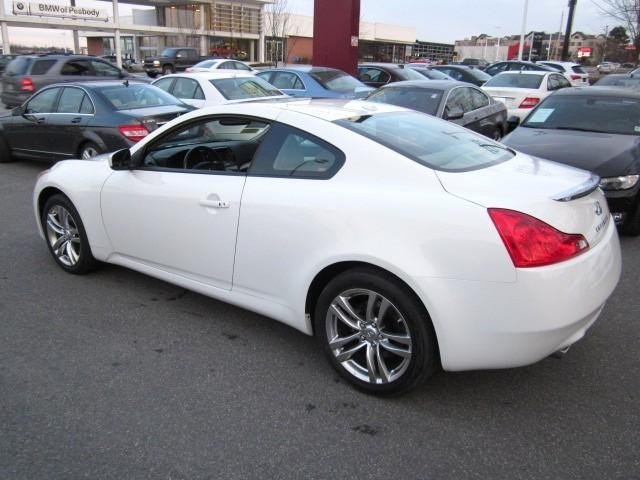 Infiniti G37x 2009 photo 3