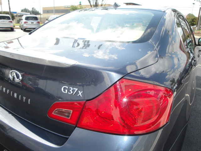 Infiniti G37x 2009 photo 3