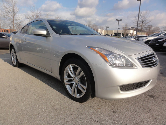 Infiniti G37x 2009 photo 2