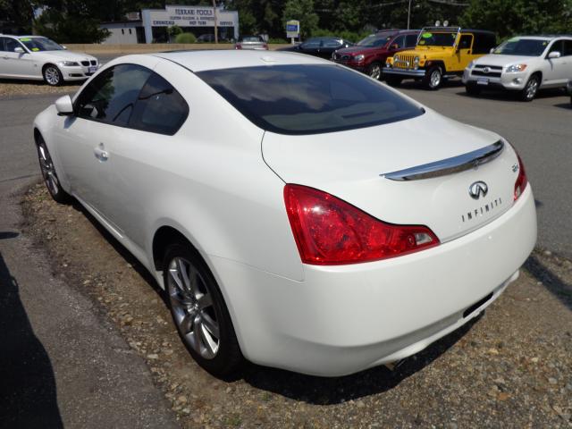 Infiniti G37x 2009 photo 1