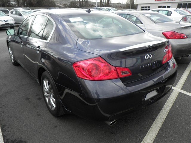 Infiniti G37x 2009 photo 2